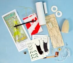 Little Green Man -Toy Rocket 7bb03377cc9db11a0f09adf6a4f10c72.image .700x608