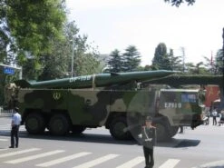 Dong Feng-15B 16 Dong Feng-15B -Toy Rocket f32443e730f0c3bc43d93aab5195c971.image .700x525